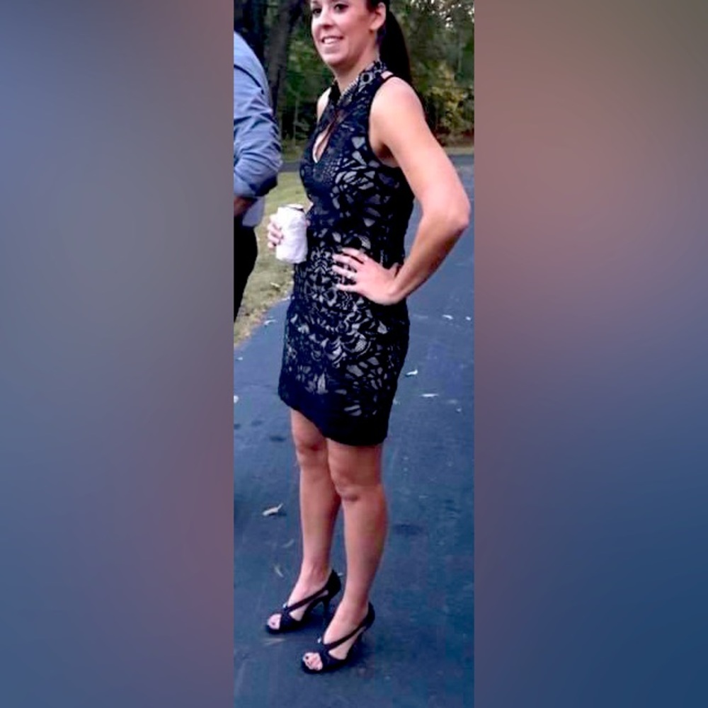 Black sleeveless lace dress